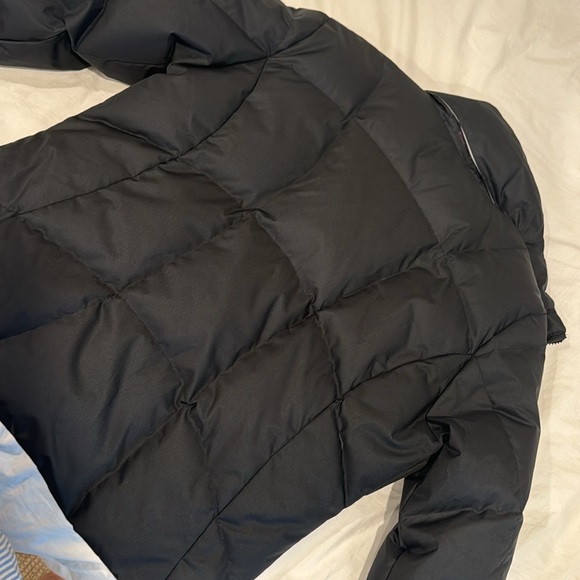 Woman’s down ski jacket worn for 3 seasons only really good shape - Picture 4 of 4
